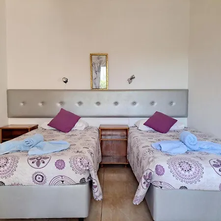 Ξενοδοχείο με διαμερίσματα Florence Αγία Νάπα